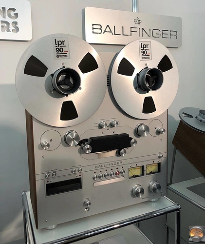 32349877_897241607145444_8497712491579572224_o