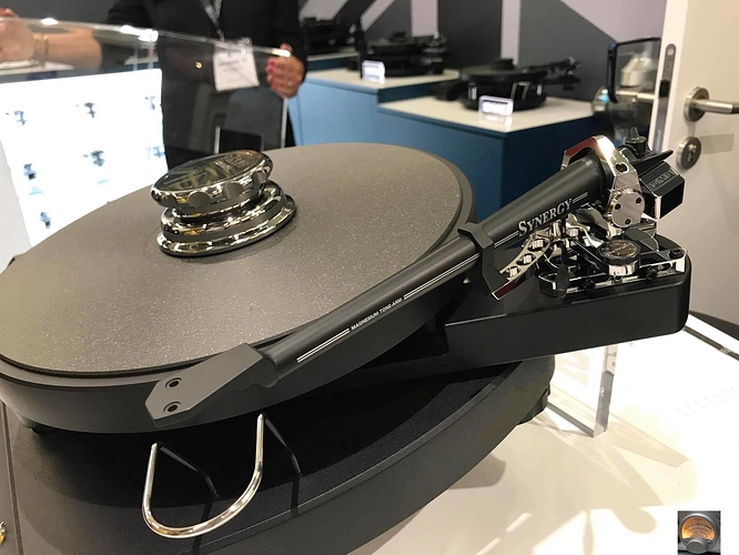 32147703_896733423862929_7064946160804298752_o