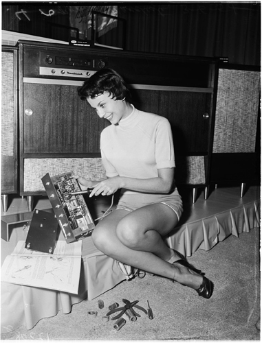 Bonnie_Manchester_Hobby_show_Shrine_Exposition_Hall_1958_Heathkit