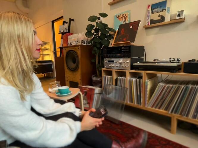 hifi_chica_3771325418054617549