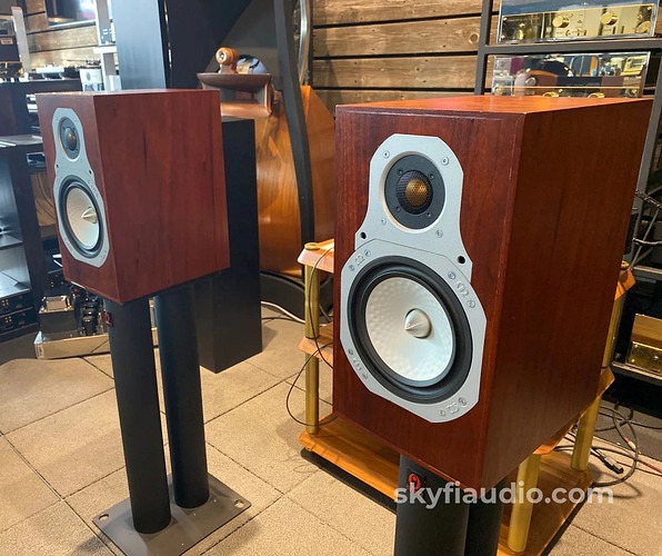 monitor-audio-gold-reference-10-bookshelf-speakers-rose-mahogany-finish-105