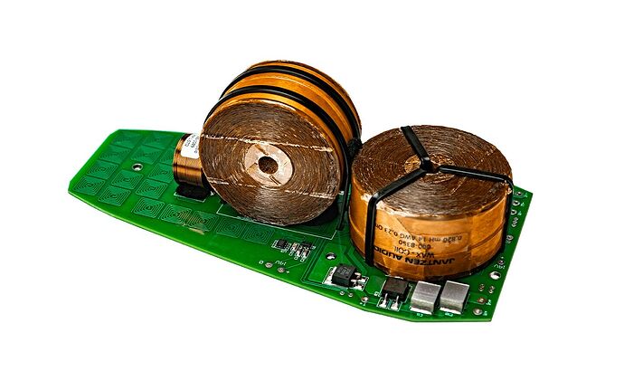 M1Crossover-1440x900-technology-min