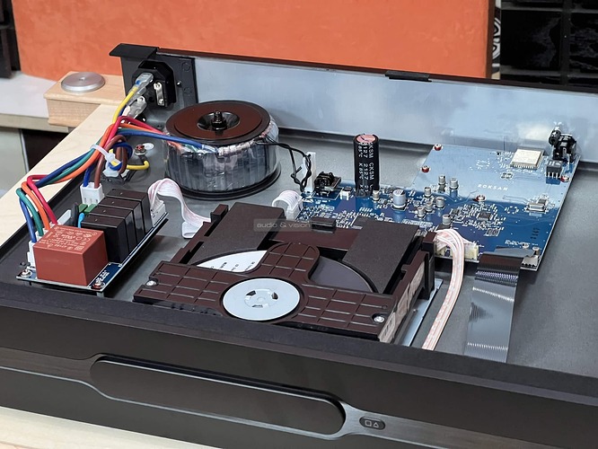 Roksan-Attessa-CD-Transport-01