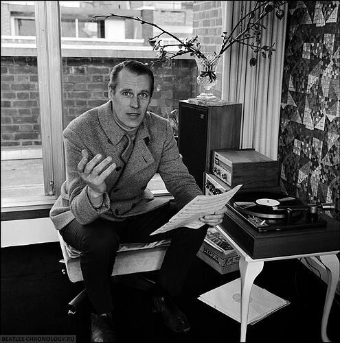 English record producer, composer and arranger George Martin (1926-2016) seated beside a record turntable and hi-fi equipment in an apartment in March 1968. (Photo by Popperfoto via Getty Images)