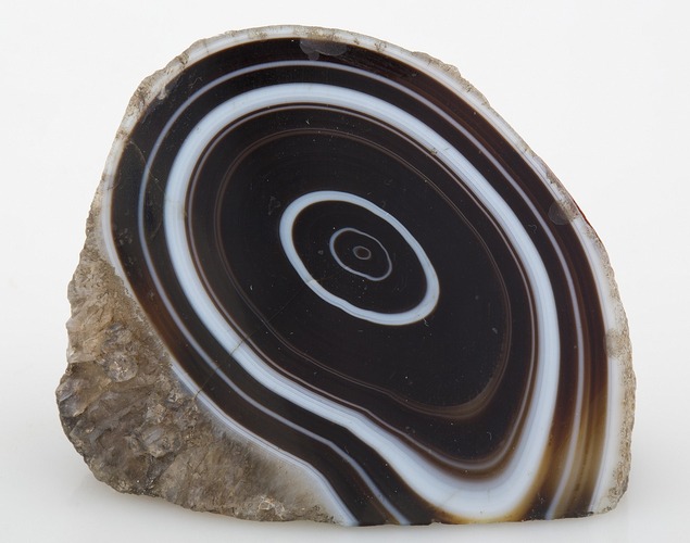 lossy-page1-1280px-Agate_in_UCL_Geology_Collections_1.tif