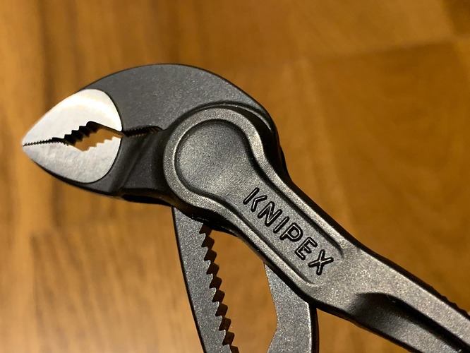 ADC_Knipeks_Cobra_XS