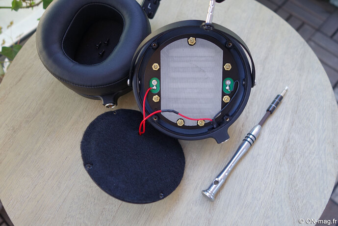 Audeze_LCD2_Closed-Baack_by_ONmagFR-00010