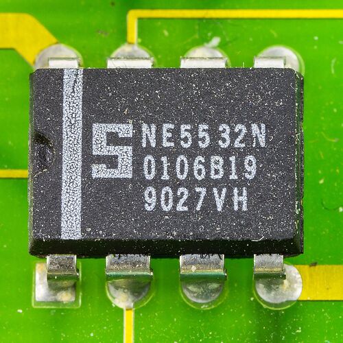 DOV-1X_-_Signetics_NE5532N_on_printed_circuit_board-9973