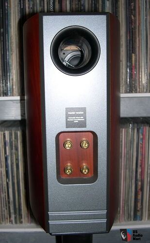662143-3aa7369f-system_audio_sa2k_master_with_dedicated_stands_awesome_standmount_speakers
