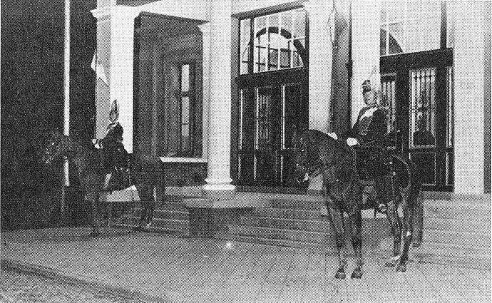 2158596 Ehrenwache in historischer Uniform vor der Insterburg-Stadthalle