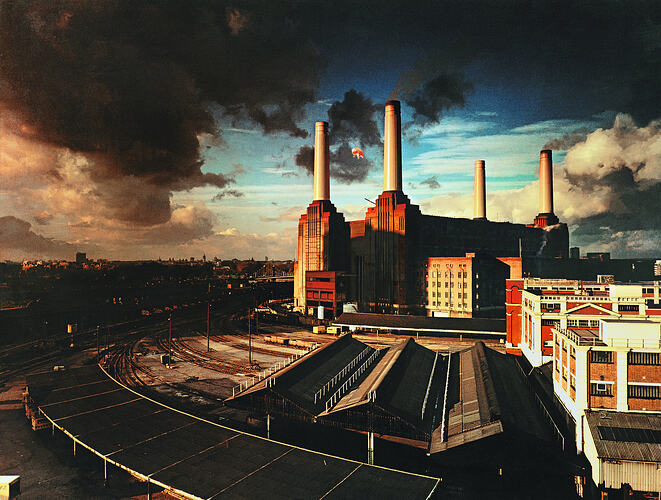 2331346 Battersea Power Station. Pink Floyd - Animals