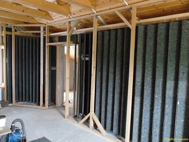 560585_286189361477250_775006461_n