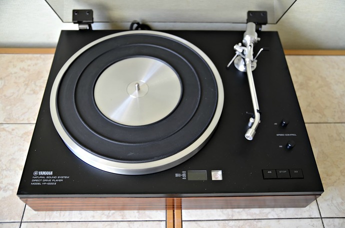 Проигрыватель 002