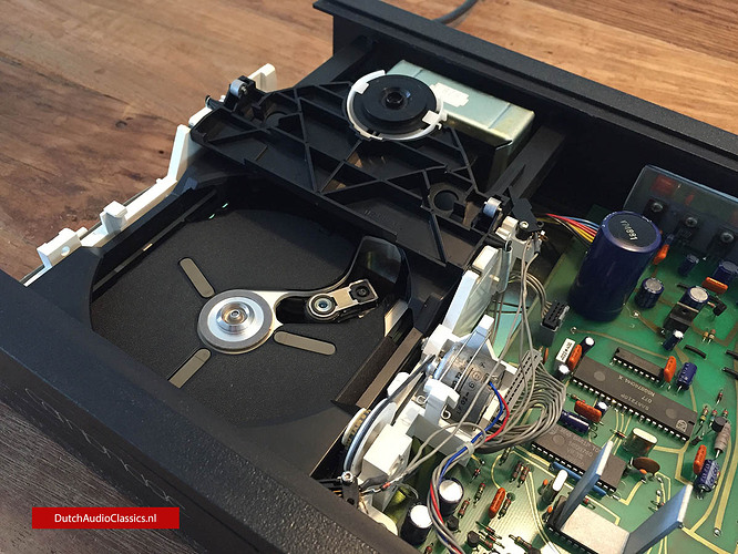 Cambridge-Audio-CD2-042