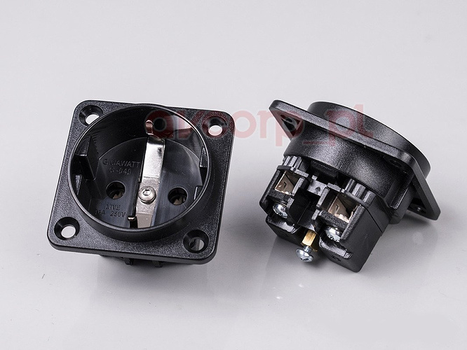 pol_pl_GigaWatt-G-040-schuko-gniazdo-montazowe-schuko-EU-1378_2