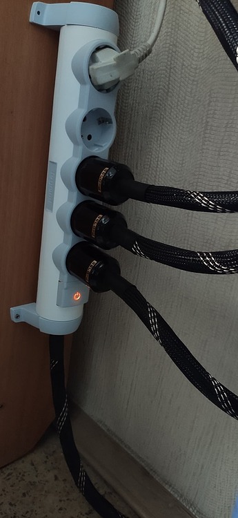 [ПРОДАНО] Распределительная колодка Legrand с силовым Bigman 1,5м ...