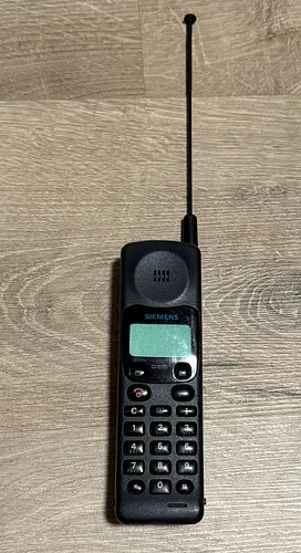 almost-30-years-later-the-siemens-s4-power-s-battery-is-v0-703x9wy2o6pe1