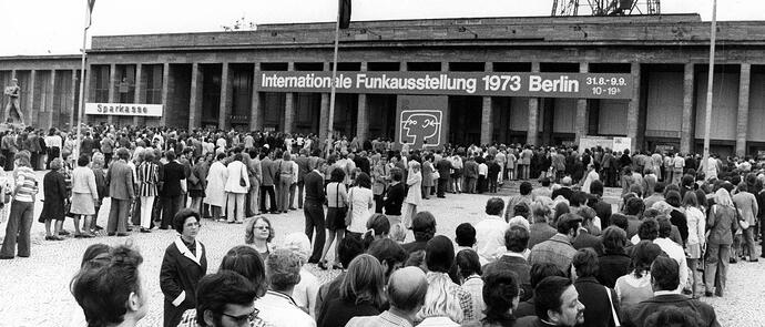 1973-eroeffnung-ifa-menschenmassen