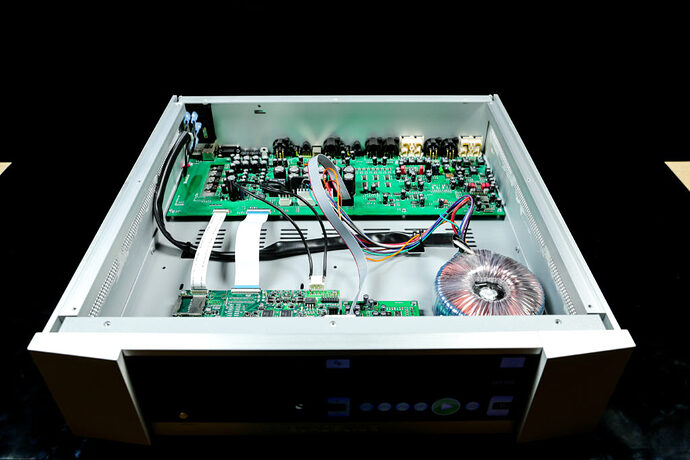 toan-bo-thiet-ke-ben-trong-pre-ampli-Bladelius-Embla-DL-I-1024x683