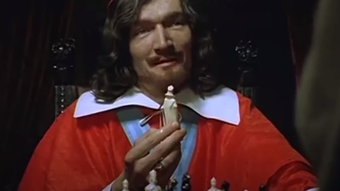 королева ходит как угодно