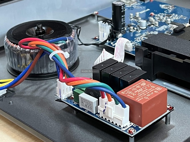 Roksan-Attessa-CD-Transport-02