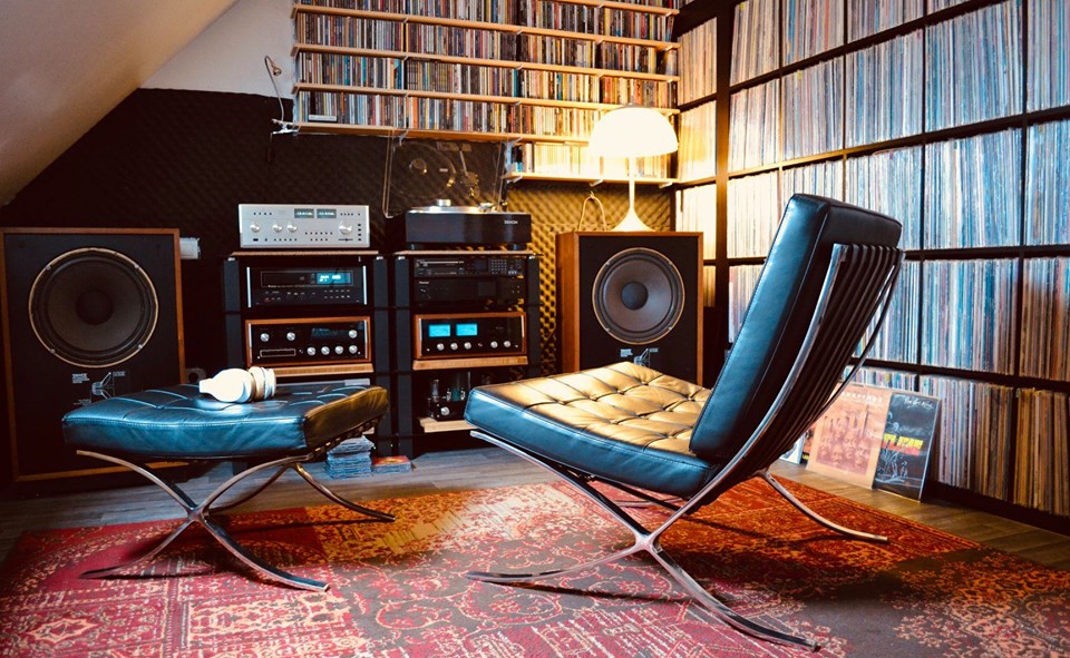 Épinglé par T S sur Hi Fi Salles de musique, Idée de décoration