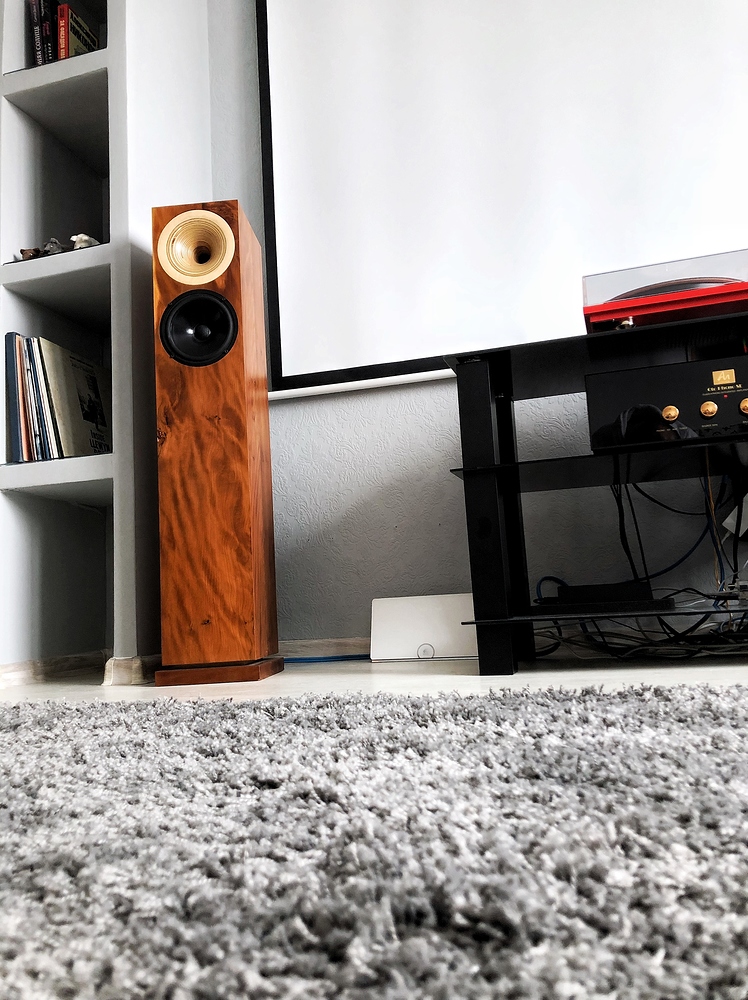 odeon acoustics cracked