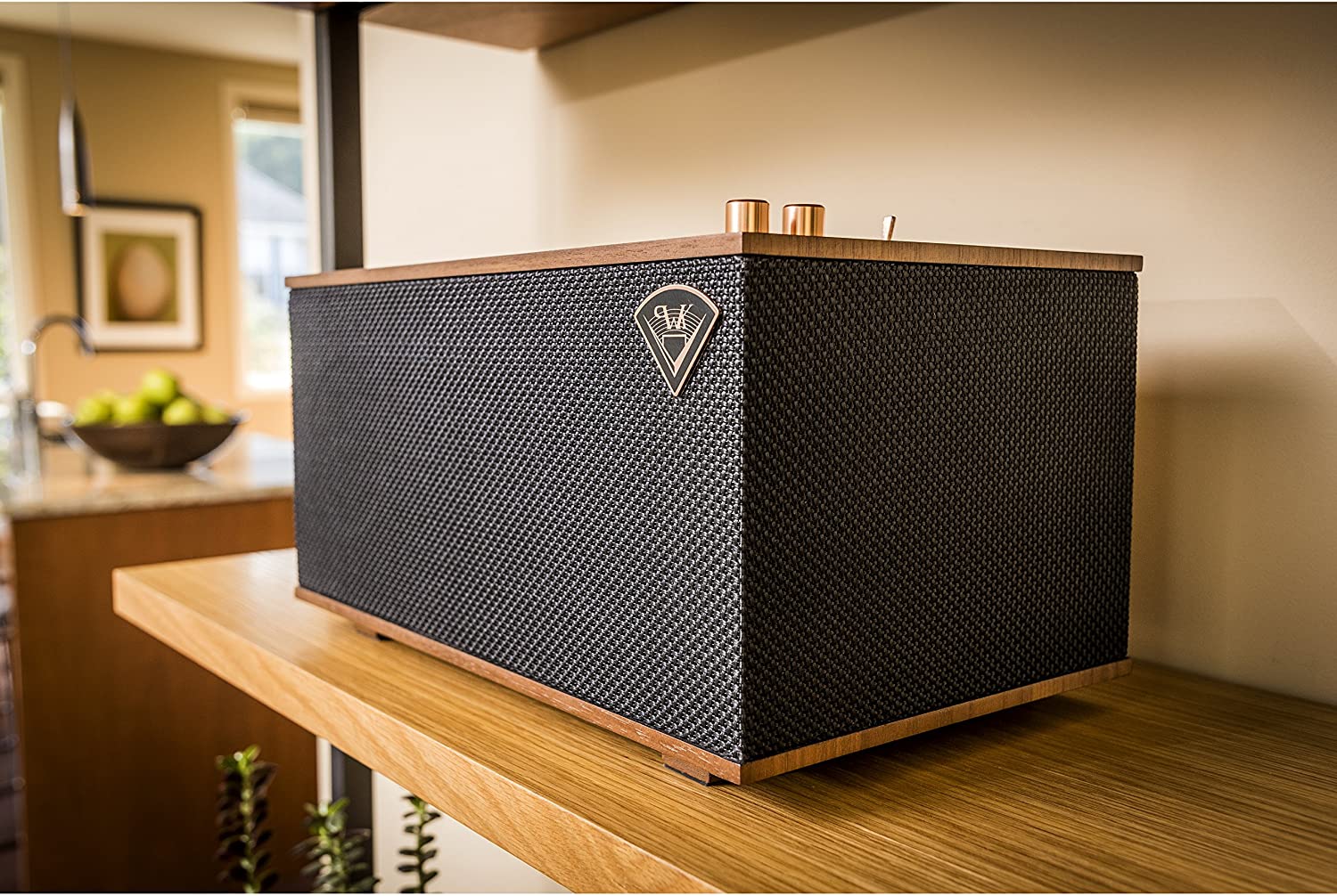 En speaker. Портативная акустика Klipsch the one Walnut. Klipsch Bluetooth колонка. Klipsch the three. Klipsch the three II Walnut.