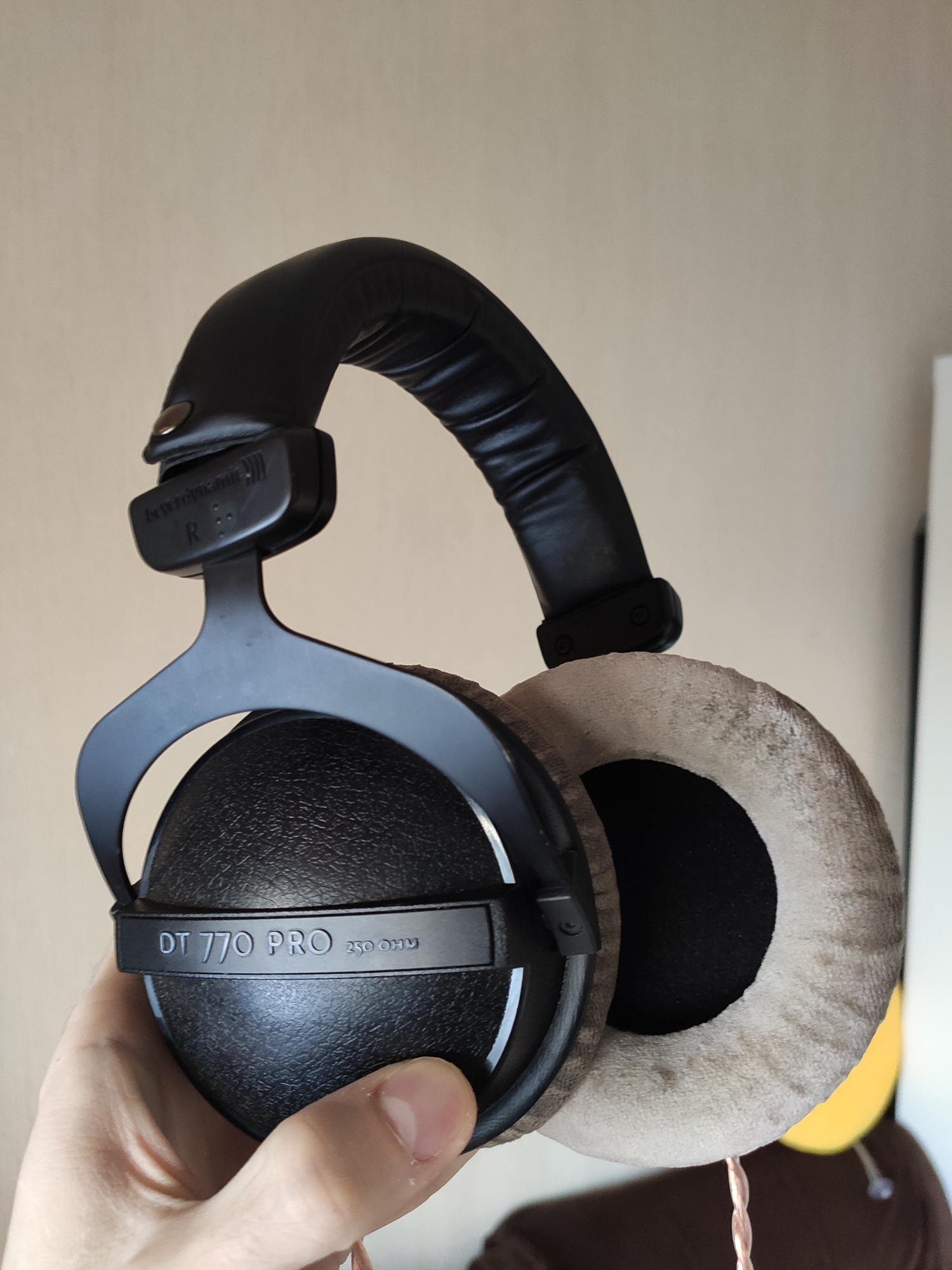 Beyerdynamic dt 770 pro купить. Beyerdynamic DT 770 Pro. Beyerdynamic DT 770 Pro 250. Beyerdynamic DT 770 Pro 250 ohm АЧХ. Beyerdynamic DT 250 Pro.