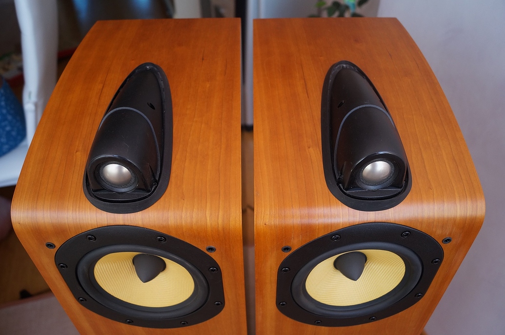 Авито напольные б. Bowers Wilkins 704. Bowers Wilkins 700. B&W asw700. Bowers Wilkins 704 s3.