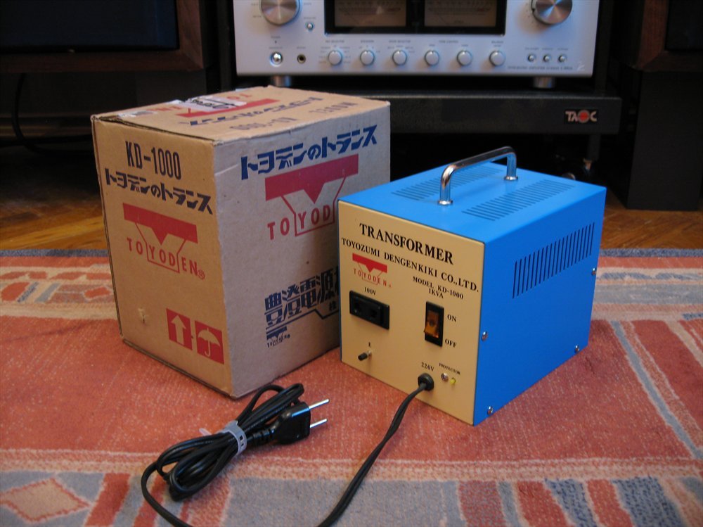 Трансформатор tc848. 50. Трансформатор тока с 110 на 220 вольт. Понижающий трансформатор с 1000. Универсальный трансформатор 110/220.