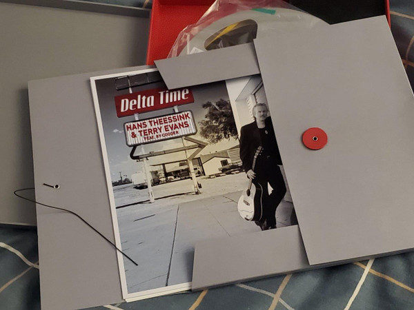 R-18453109-1699640472-2001