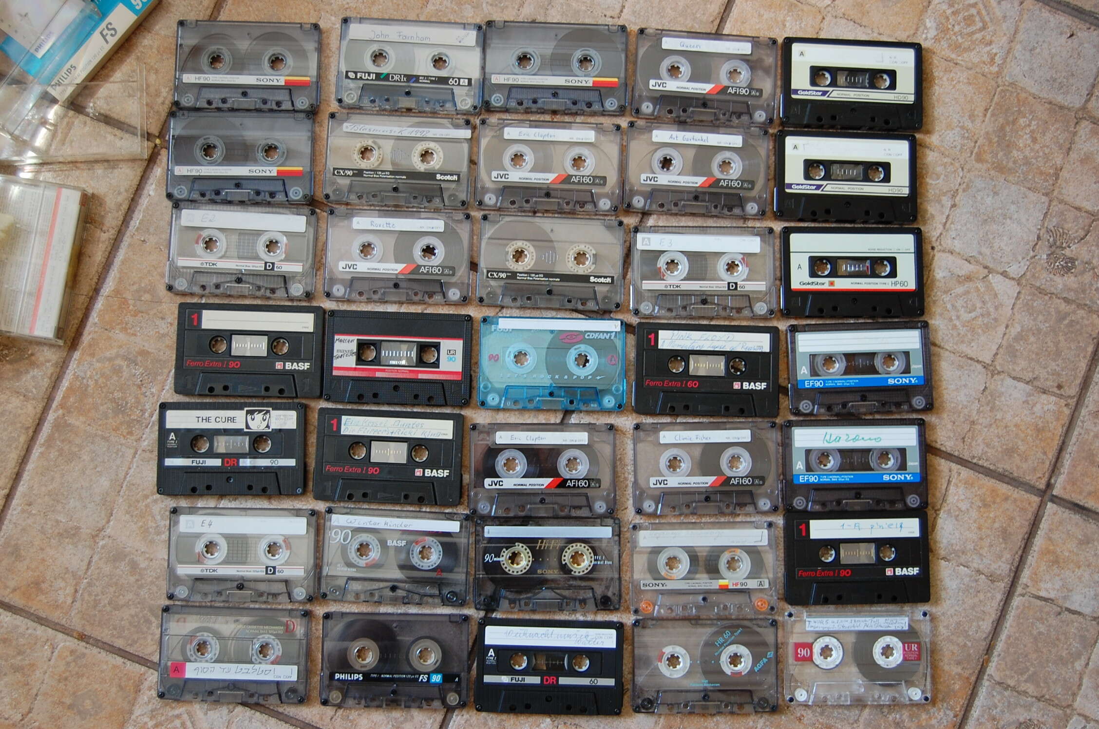 Продам кассеты. Вкладыш Cassette JVC. Кассеты Teac Metal. Радиотехника пластинки и кассеты. Кассета с пленкой.