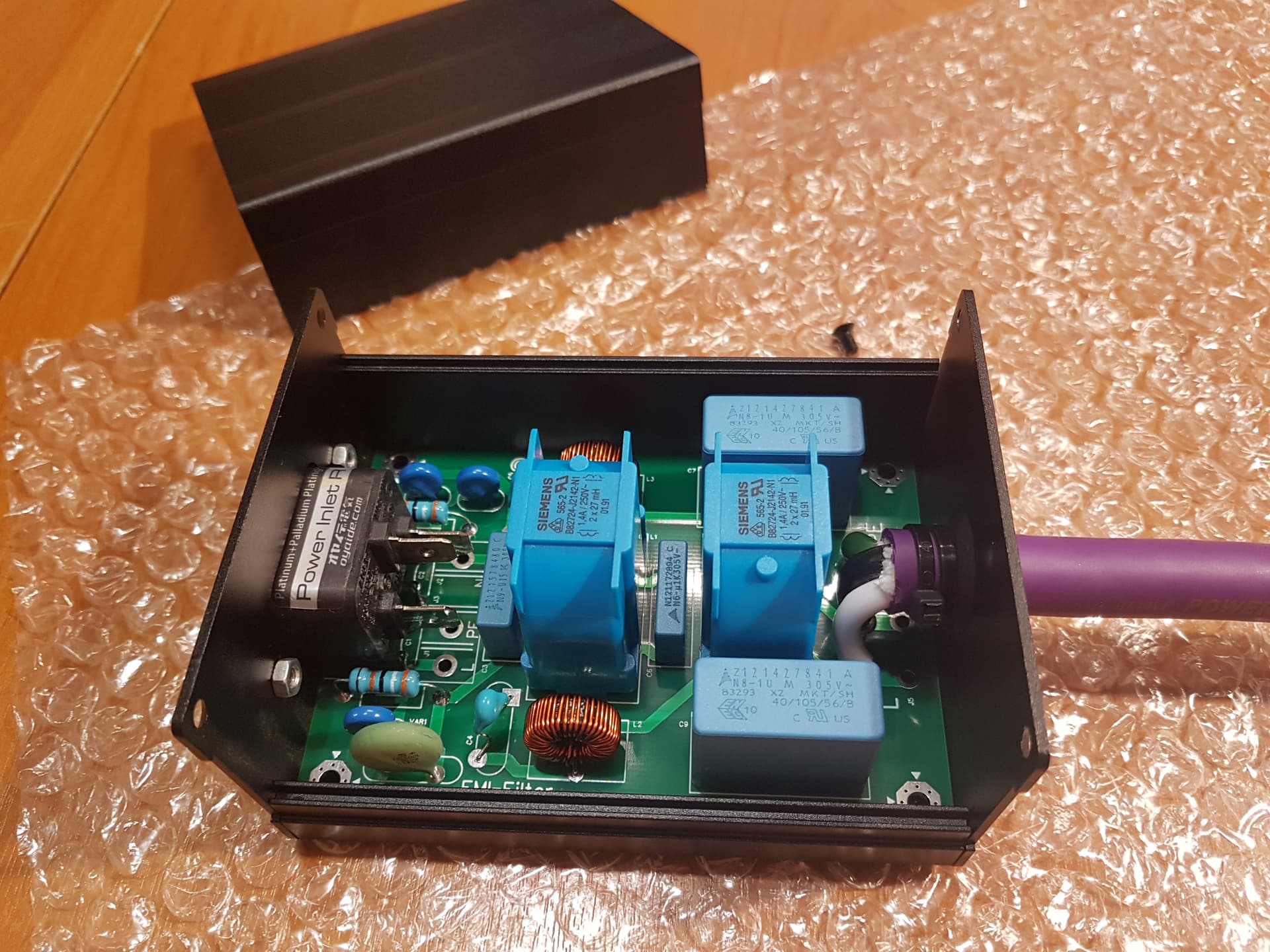 График идеальной и реальной синусоиды напряжения