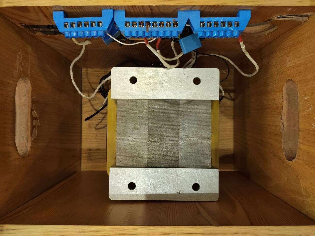 Развязывающий трансформатор. Разделительный трансформатор зачем нужен. Л 364 развязывающий трансформатор. Разделительный трансформатор 220/220. Развязывающий трансформатор.