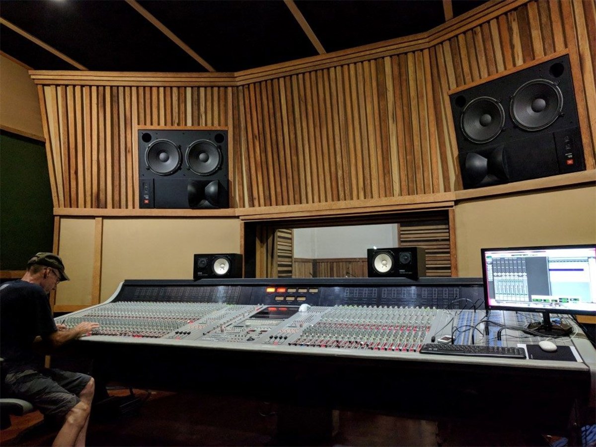 Tone studio. Студия звукозаписи Jay z. Студии звукозаписи в Черкассах в 1990. Tannoy Monitors в студии. Pictures студия.